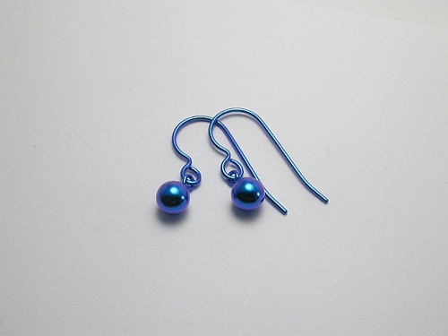 チタンピアス　フックφ５．０　ブルーチタンピアス　フックφ５．０　ブルー